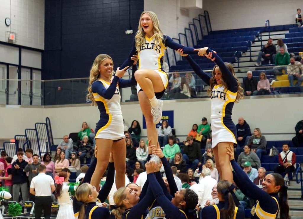 Cheer pyramid